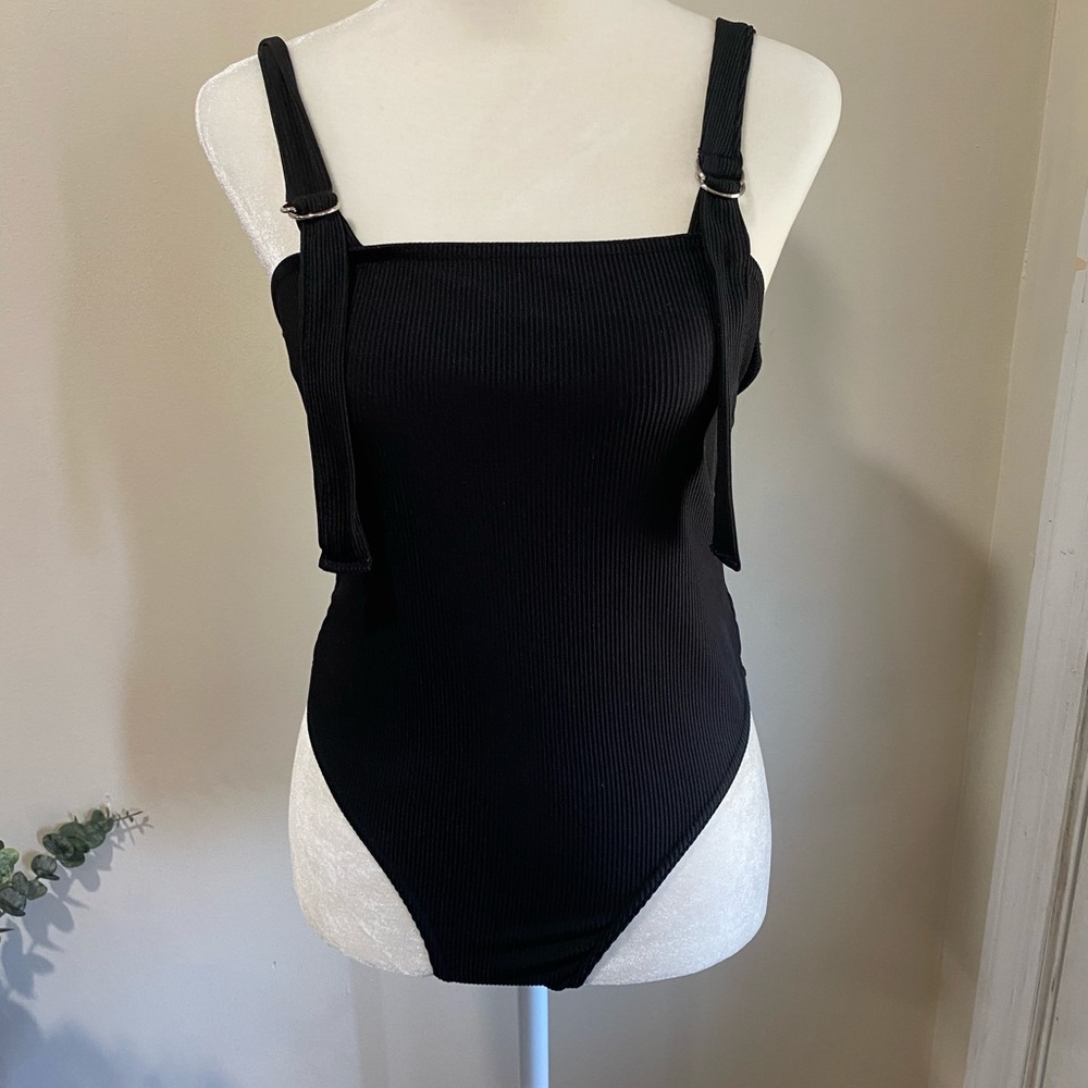 Prettylittlething black bodysuit size 8